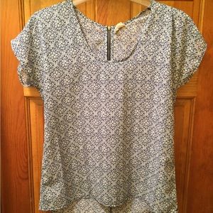 Short sleeved blouse